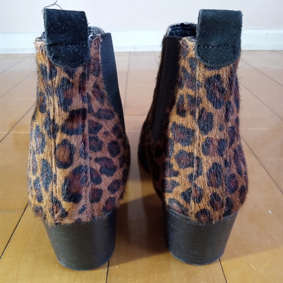 Kenneth Cole Russie Horse hair ankle booties in cheetah print women's size 7 - Picture 3 of 16
